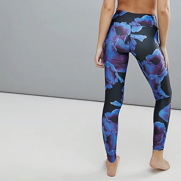 SOLD Onzie HR Floral Print Legging - Picture 5 of 7